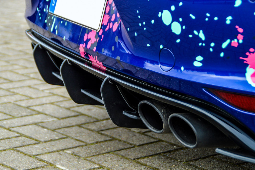 Ingo Noak Gefräßter Heckansatz  mit Finnen und Seiten Flaps für VW Golf 7 R