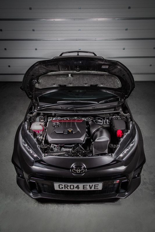 Eventuri Carbon Kevlar Motorabdeckung für Toyota Yaris GR 2021+ - carbon matt