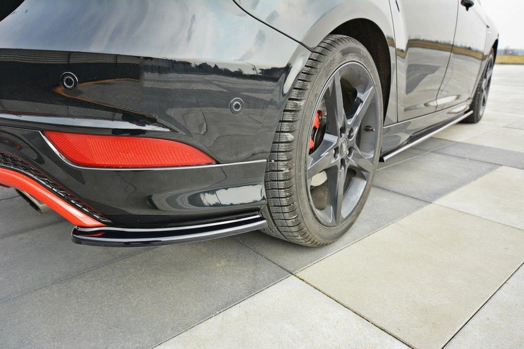 Maxton Design Heck Ansatz Flaps Diffusor passend für passend für Ford Focus ST-Line Mk3 FL schwarz Hochglanz