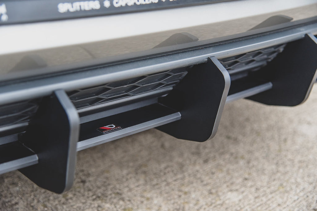Maxton Design Robuste Racing Heckschürze passend für V.2 VW Golf 7 GTI