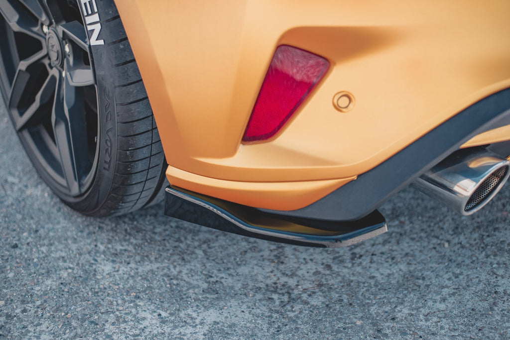 Maxton Design Heck Ansatz Flaps Diffusor passend für V.2 Ford Focus ST Mk4  schwarz Hochglanz