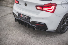 Laden Sie das Bild in den Galerie-Viewer, Maxton Design Robuste Racing Heckschürze V.4 für BMW M140i