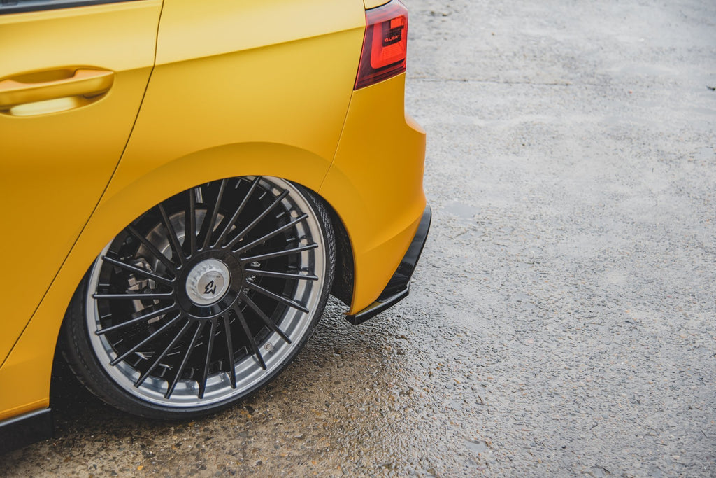 Maxton Design Heck Ansatz Flaps Diffusor passend für VW Golf 8  schwarz Hochglanz