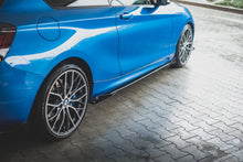 Laden Sie das Bild in den Galerie-Viewer, Maxton Design Side Flaps BMW 1er F21 M135i / M140i / M-Paket schwarz Hochglanz
