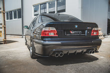 Laden Sie das Bild in den Galerie-Viewer, Maxton Design Heck Ansatz Flaps Diffusor für BMW M5  / 5 M-Paket E39 schwarz Hochglanz