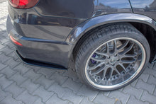 Laden Sie das Bild in den Galerie-Viewer, Maxton Design Heck Ansatz Flaps Diffusor passend für BMW X5 E70 Facelift M Paket schwarz Hochglanz
