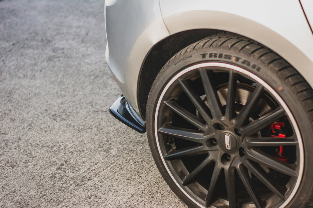 Maxton Design Heck Ansatz Flaps Diffusor passend für V.2 VW Golf 7 GTI  schwarz Hochglanz