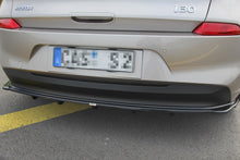 Laden Sie das Bild in den Galerie-Viewer, Maxton Design Mittlerer Diffusor Heck Ansatz passend für im DTM LOOK HYUNDAI I30 MK3 HATCHBACK schwarz Hochglanz