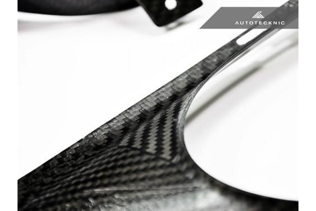 AutoTecknic Auspuffblende aus Dry Carbon für Nissan R35 GTR