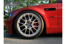 Laden Sie das Bild in den Galerie-Viewer, AutoTecknic Glazing Black Kotflügelgitter für E46 M3