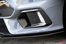 Laden Sie das Bild in den Galerie-Viewer, Seibon Carbon Verkleidung für FORD Focus RS Nebellichtverkleidung 2016-2018 OE-Style
